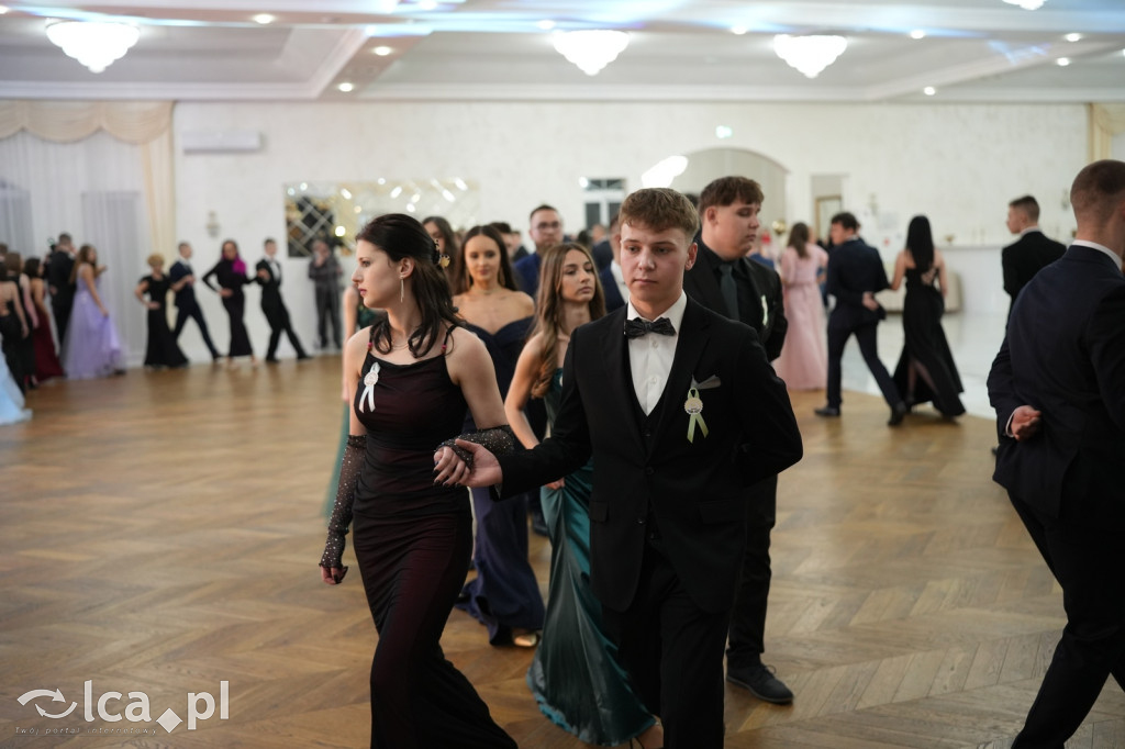 Mundurowa elegancja w Lubinie. Studniówka VII LO