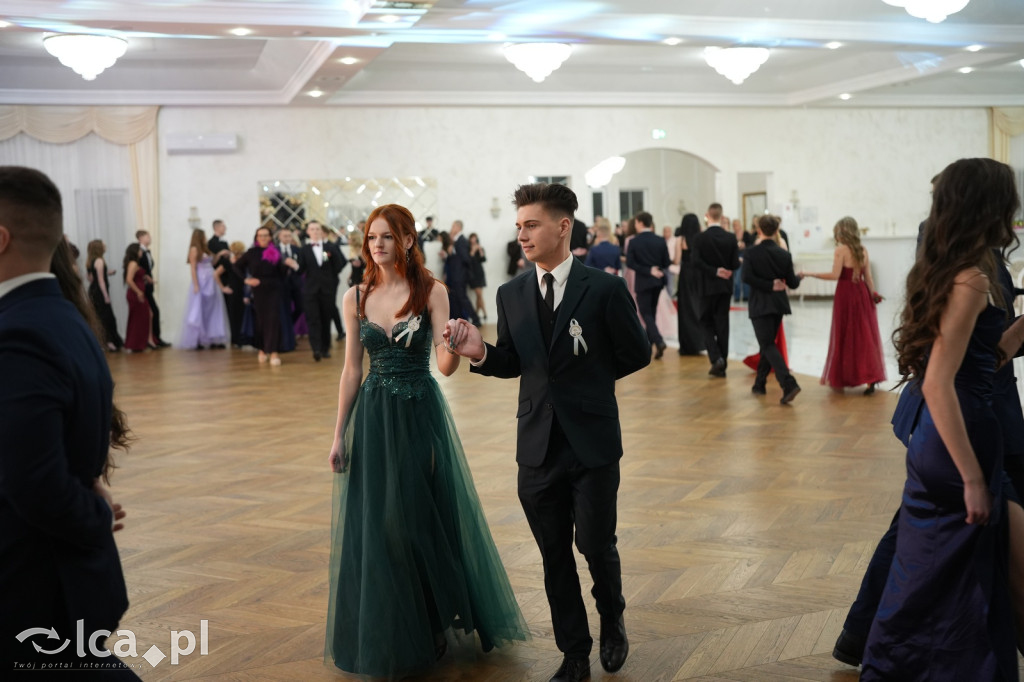 Mundurowa elegancja w Lubinie. Studniówka VII LO