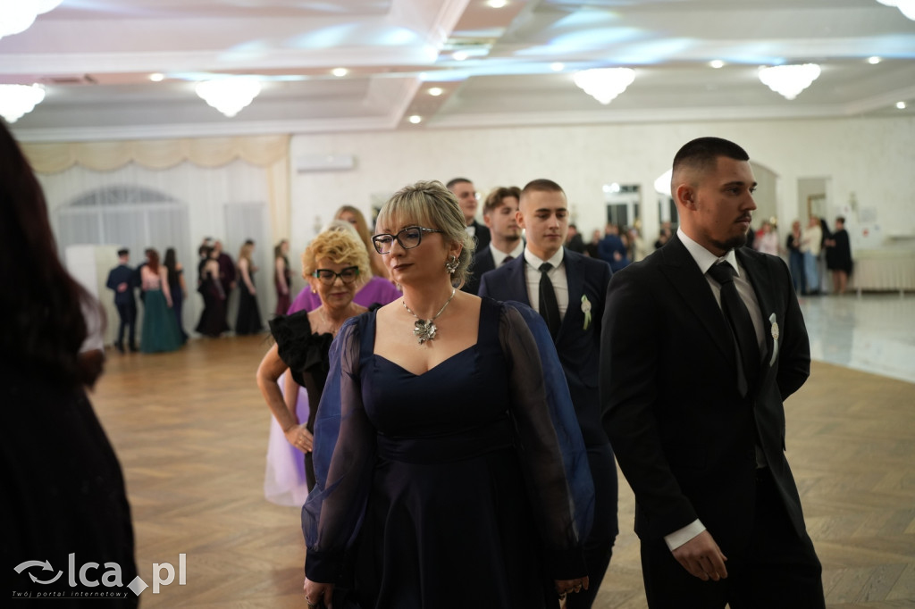 Mundurowa elegancja w Lubinie. Studniówka VII LO