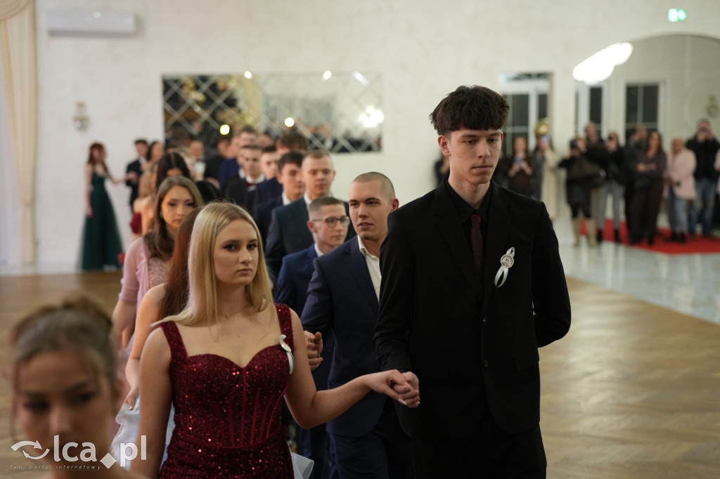 Mundurowa elegancja w Lubinie. Studniówka VII LO