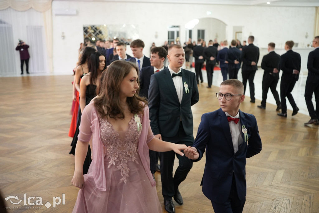 Mundurowa elegancja w Lubinie. Studniówka VII LO