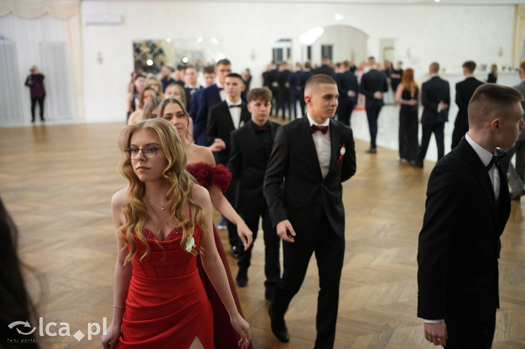 Mundurowa elegancja w Lubinie. Studniówka VII LO