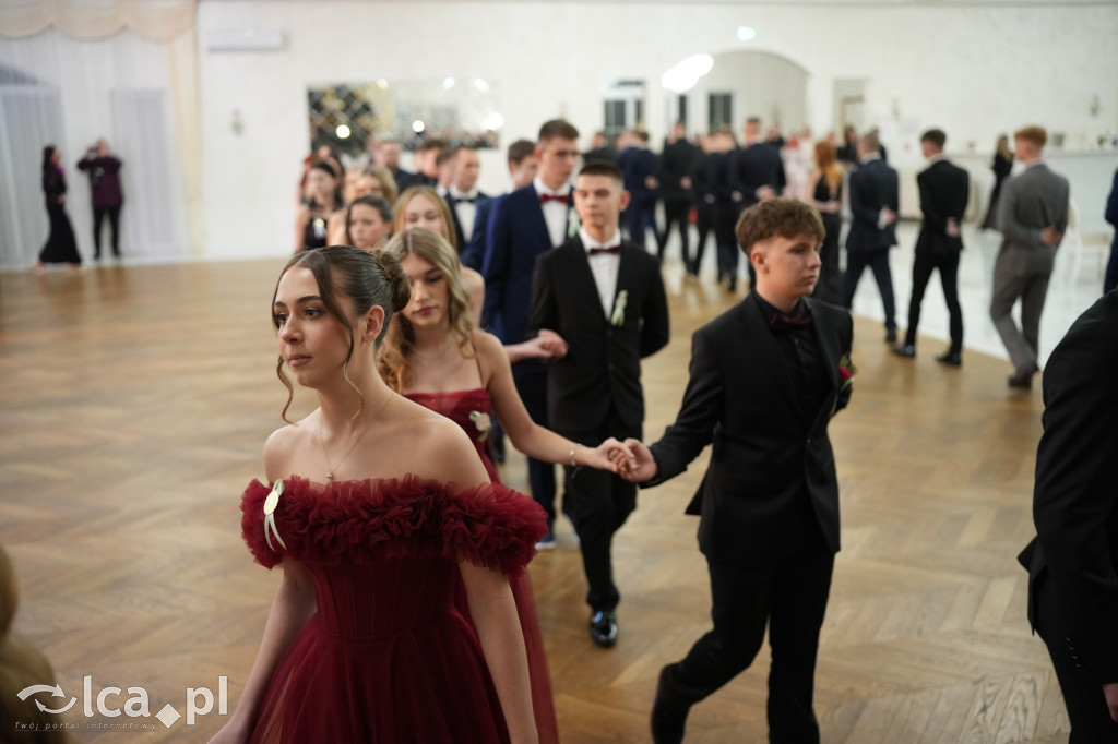 Mundurowa elegancja w Lubinie. Studniówka VII LO