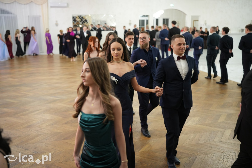 Mundurowa elegancja w Lubinie. Studniówka VII LO