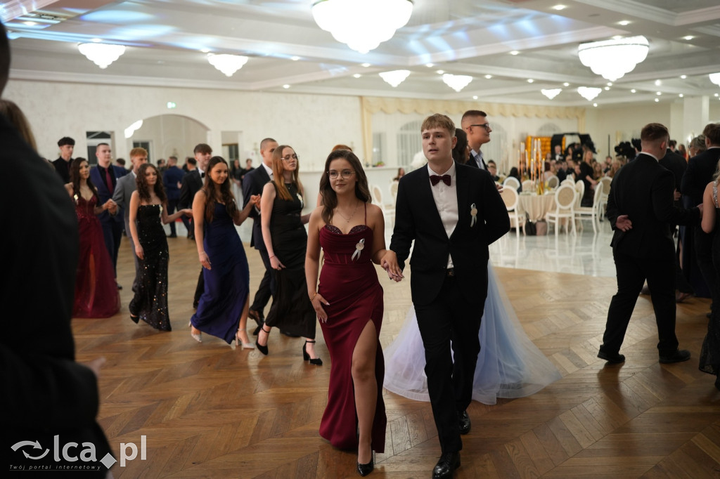 Mundurowa elegancja w Lubinie. Studniówka VII LO