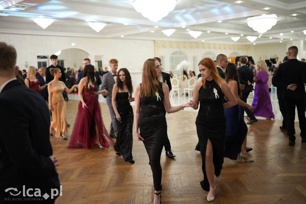 Mundurowa elegancja w Lubinie. Studniówka VII LO