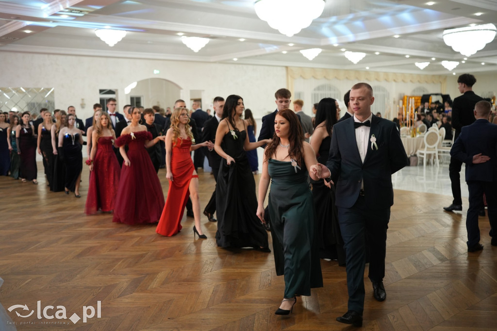 Mundurowa elegancja w Lubinie. Studniówka VII LO