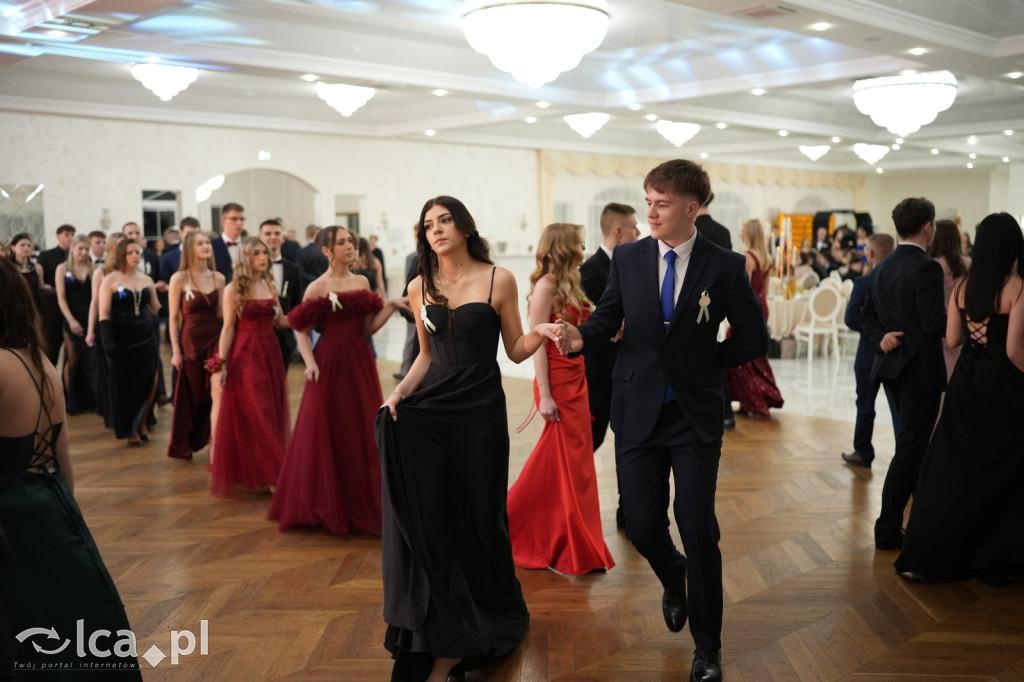 Mundurowa elegancja w Lubinie. Studniówka VII LO