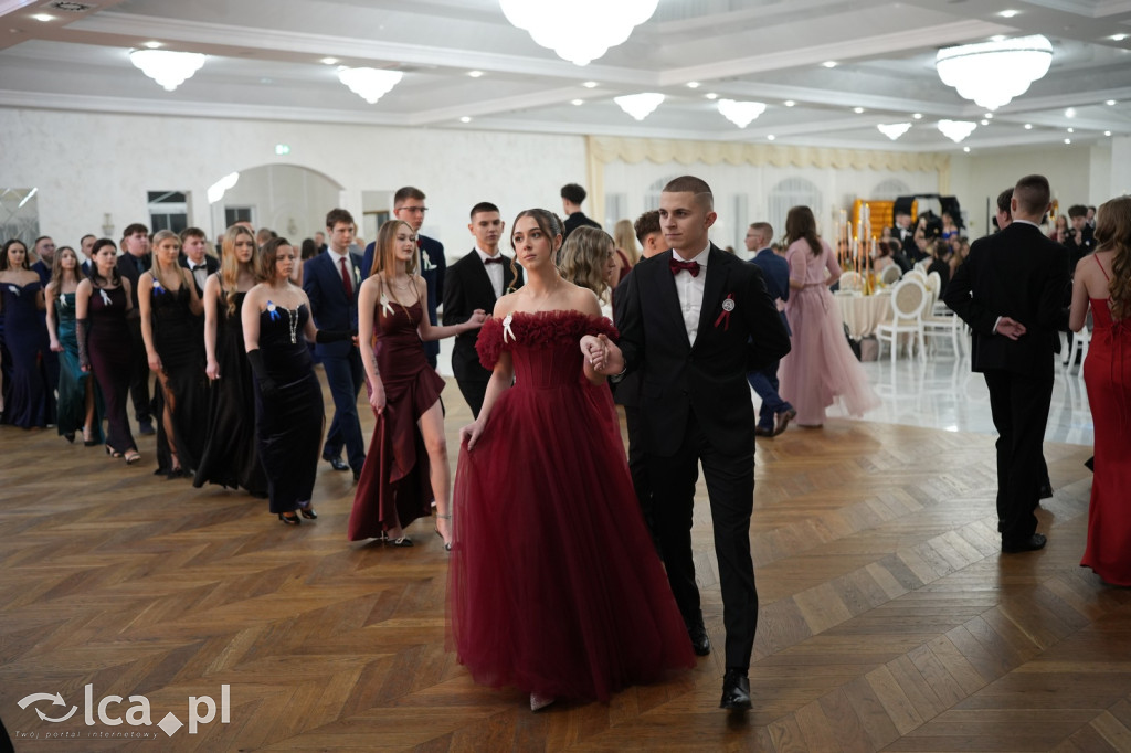 Mundurowa elegancja w Lubinie. Studniówka VII LO