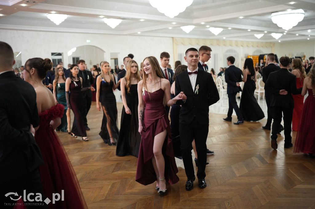 Mundurowa elegancja w Lubinie. Studniówka VII LO