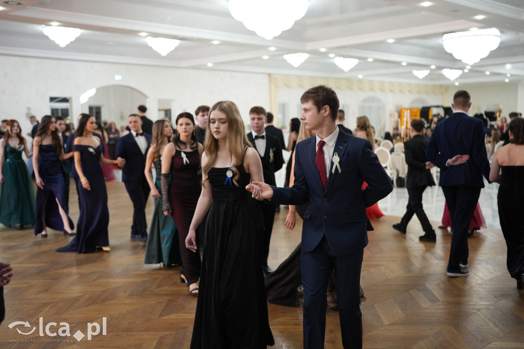 Mundurowa elegancja w Lubinie. Studniówka VII LO