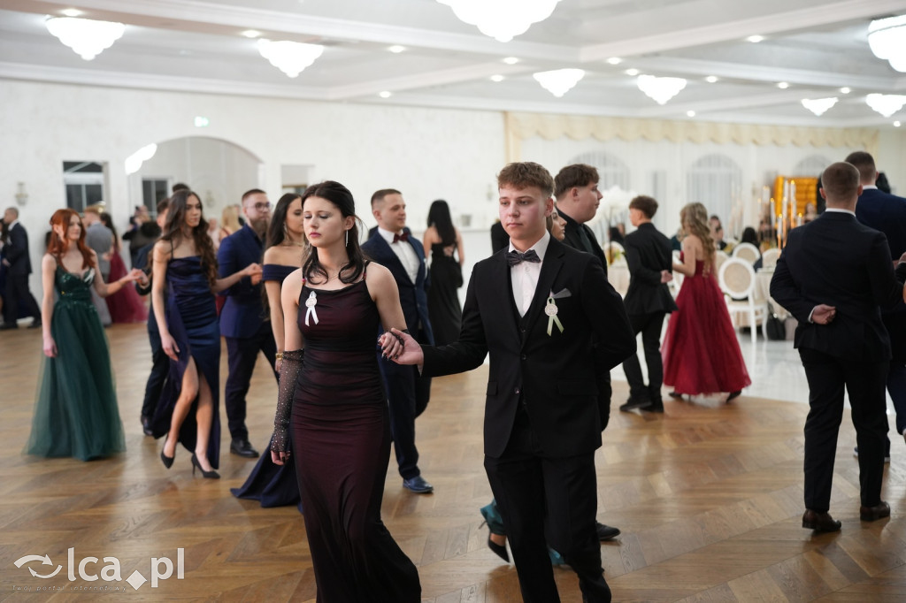 Mundurowa elegancja w Lubinie. Studniówka VII LO