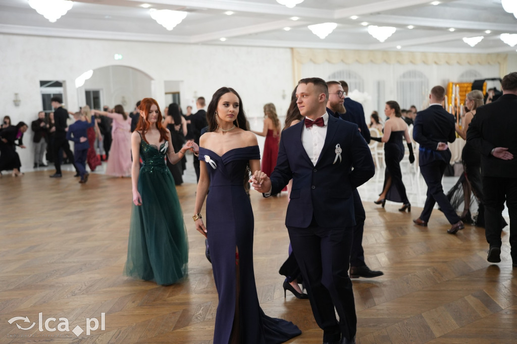 Mundurowa elegancja w Lubinie. Studniówka VII LO