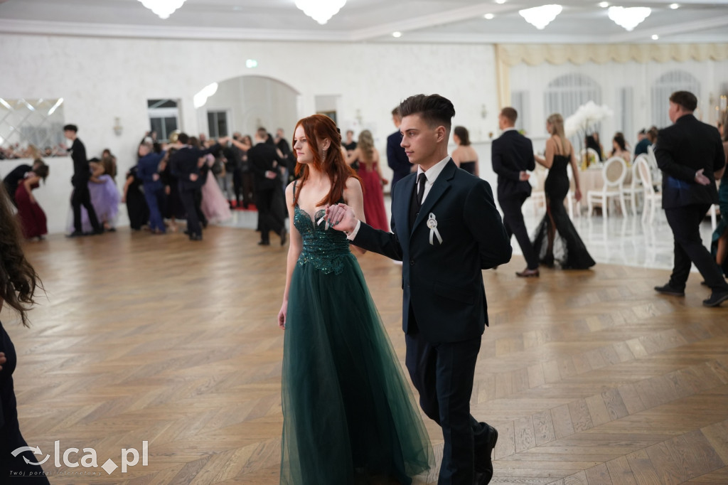 Mundurowa elegancja w Lubinie. Studniówka VII LO