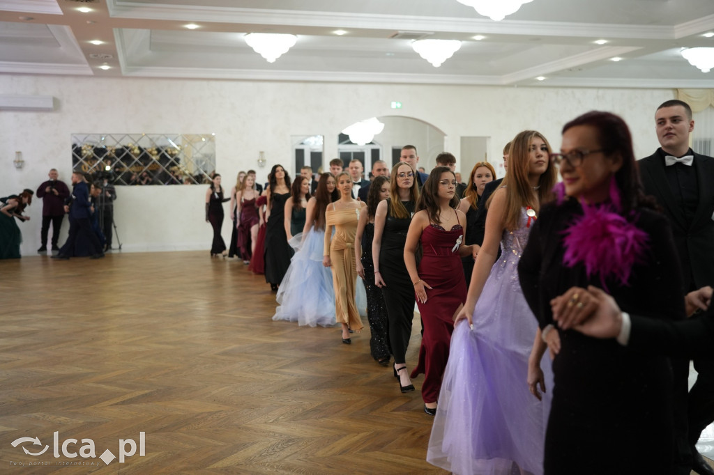 Mundurowa elegancja w Lubinie. Studniówka VII LO