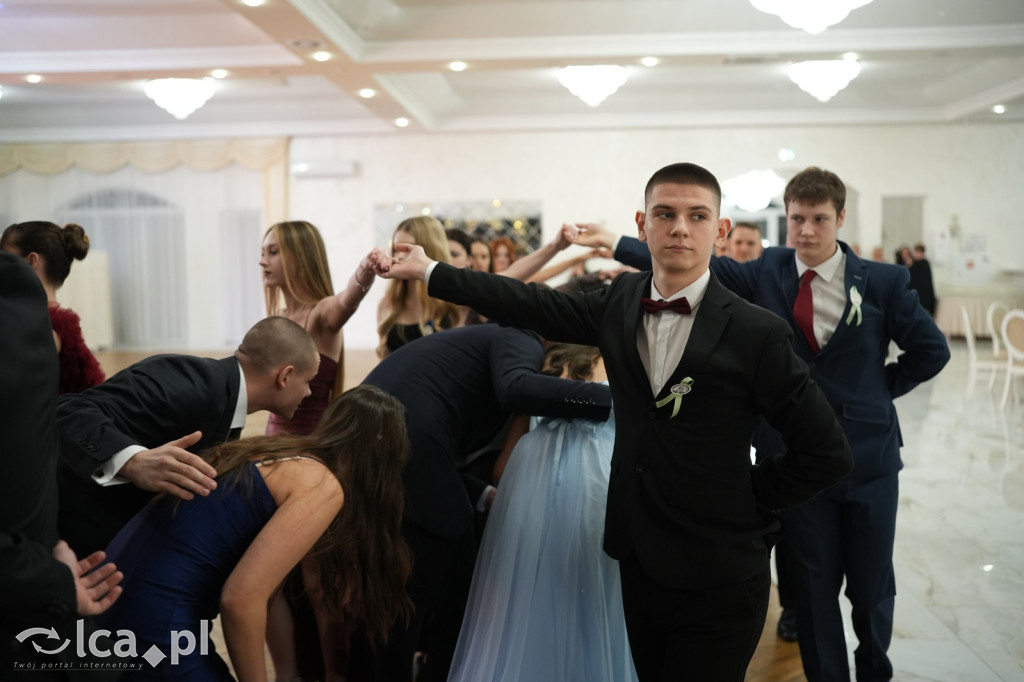 Mundurowa elegancja w Lubinie. Studniówka VII LO