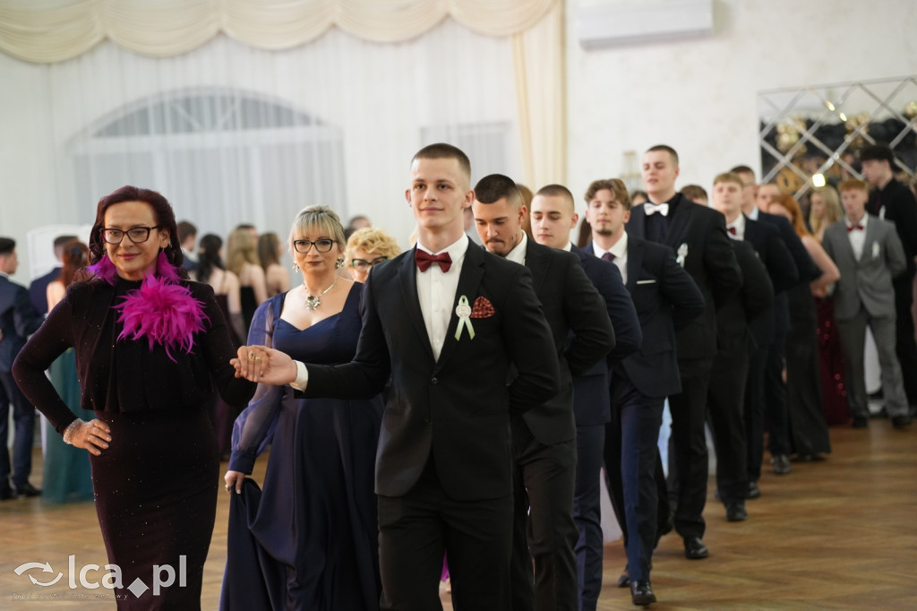 Mundurowa elegancja w Lubinie. Studniówka VII LO