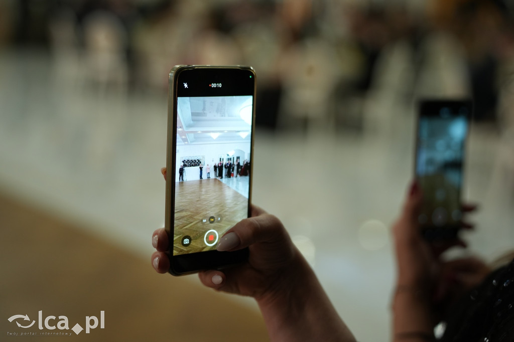 Mundurowa elegancja w Lubinie. Studniówka VII LO