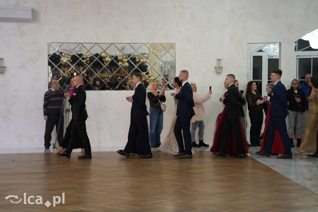 Mundurowa elegancja w Lubinie. Studniówka VII LO