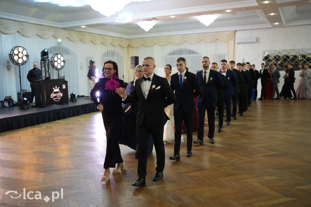 Mundurowa elegancja w Lubinie. Studniówka VII LO