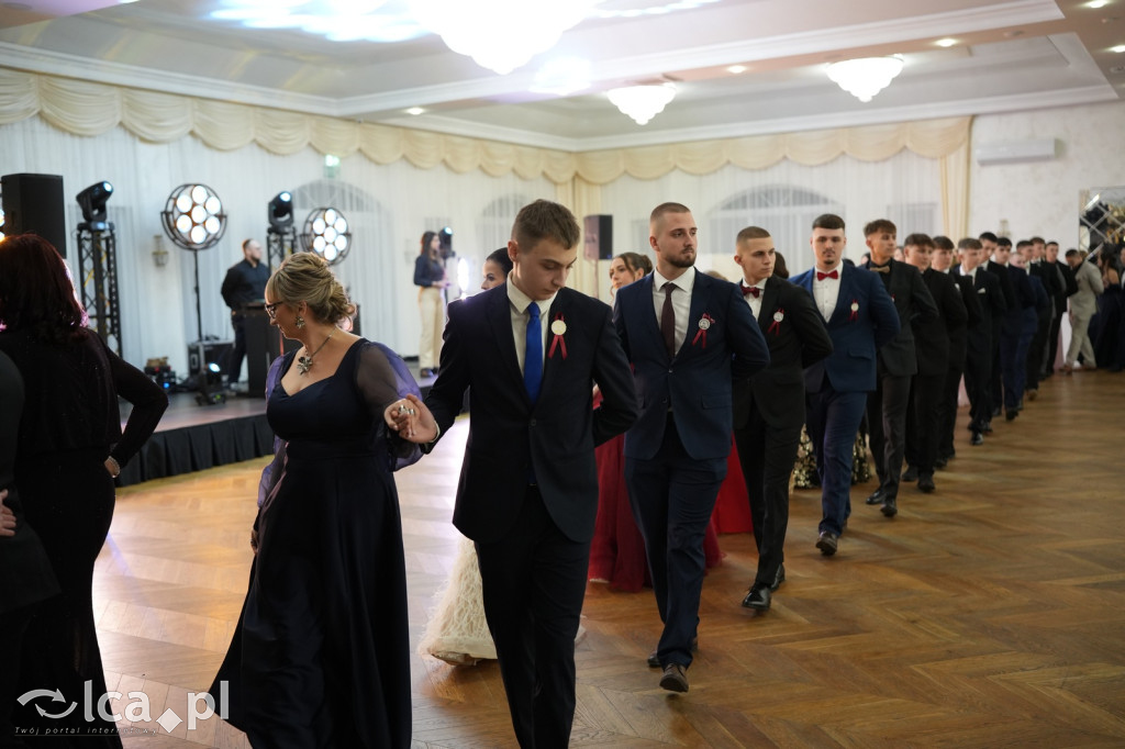 Mundurowa elegancja w Lubinie. Studniówka VII LO