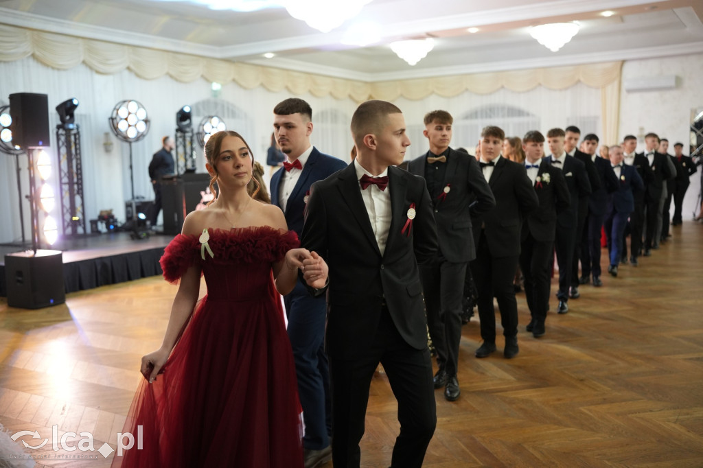 Mundurowa elegancja w Lubinie. Studniówka VII LO