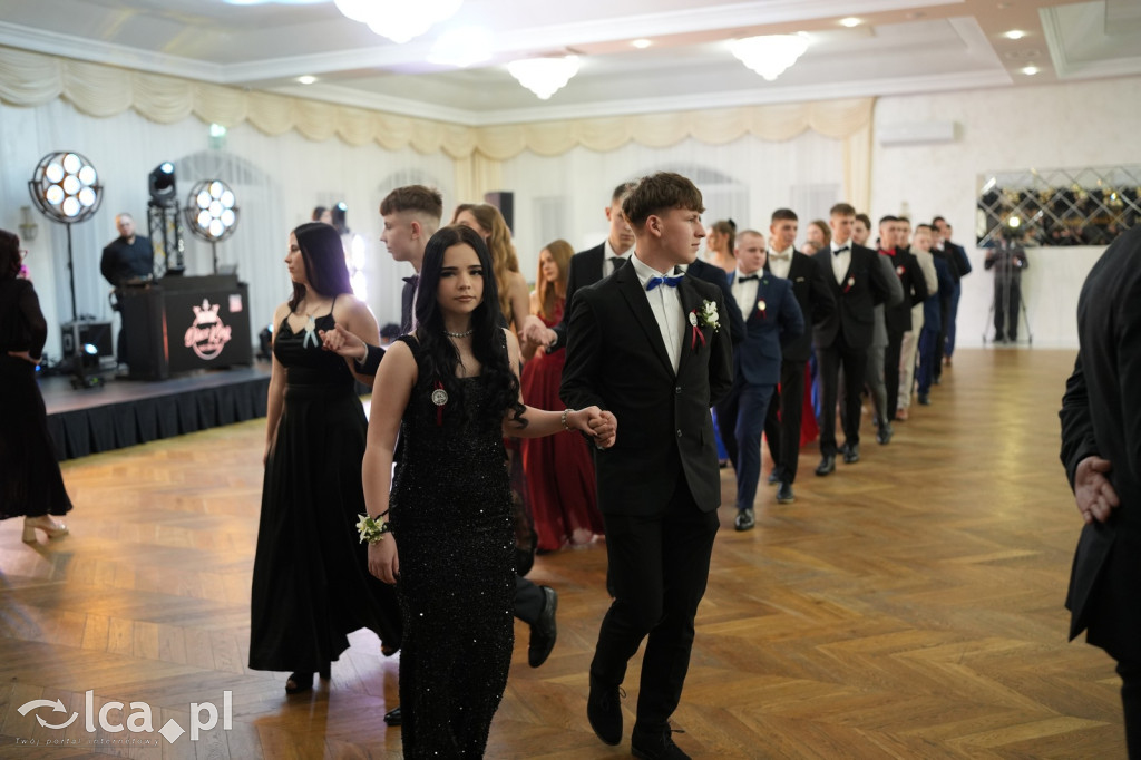 Mundurowa elegancja w Lubinie. Studniówka VII LO