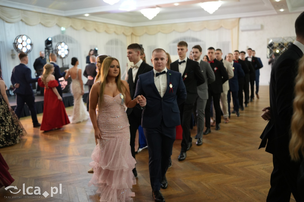 Mundurowa elegancja w Lubinie. Studniówka VII LO