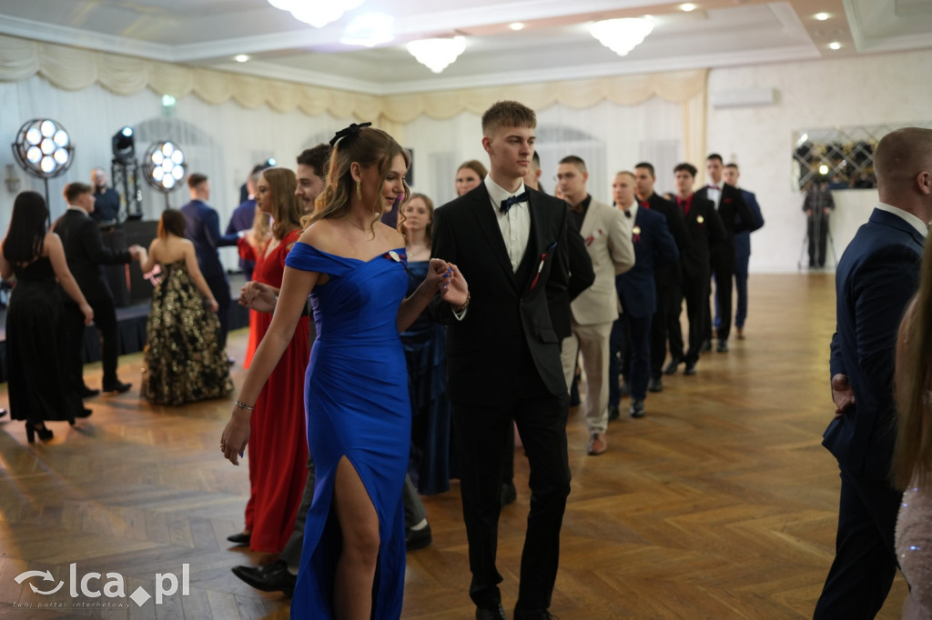 Mundurowa elegancja w Lubinie. Studniówka VII LO
