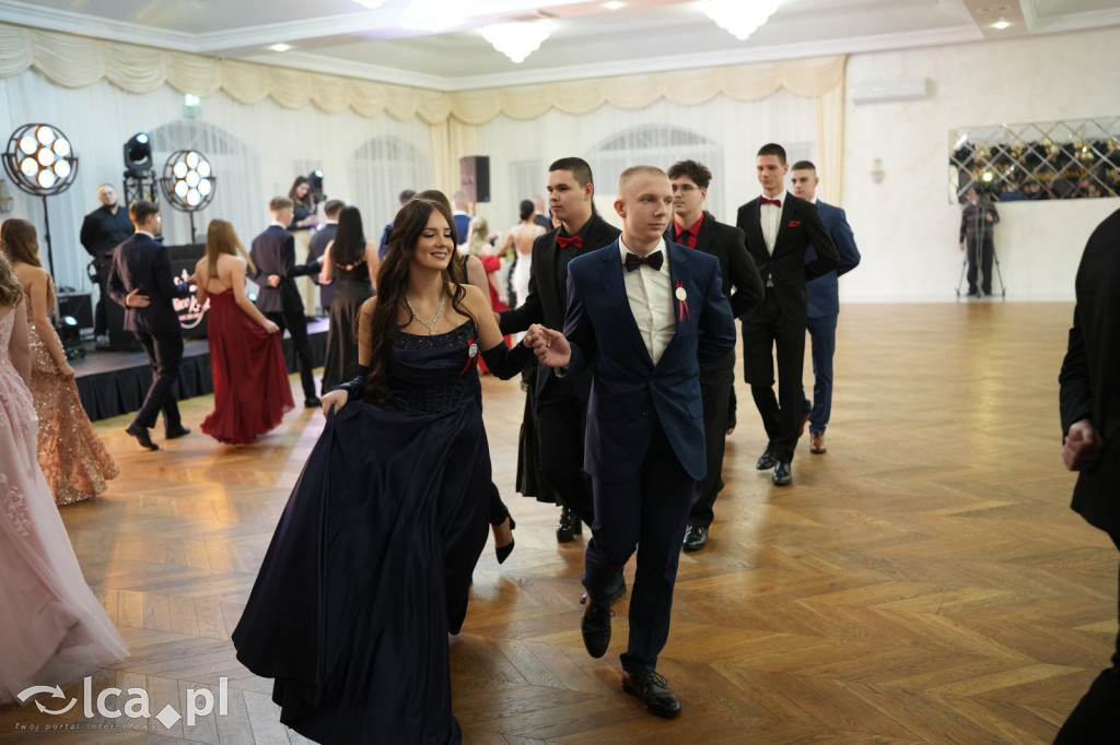 Mundurowa elegancja w Lubinie. Studniówka VII LO