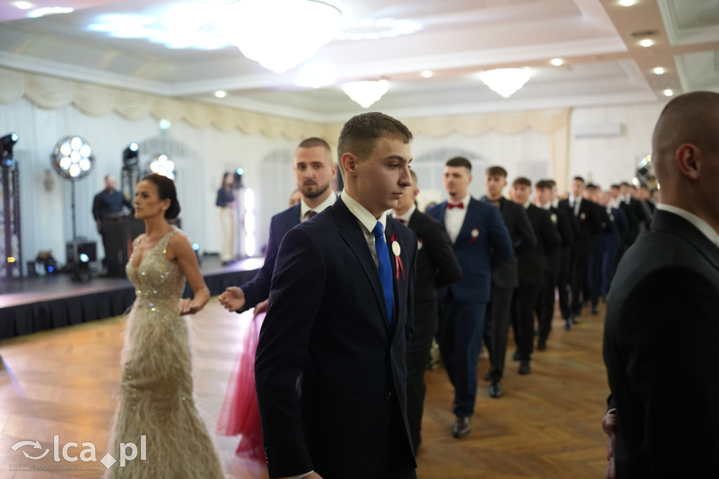 Mundurowa elegancja w Lubinie. Studniówka VII LO