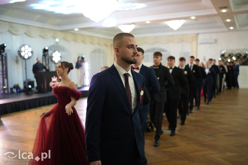 Mundurowa elegancja w Lubinie. Studniówka VII LO