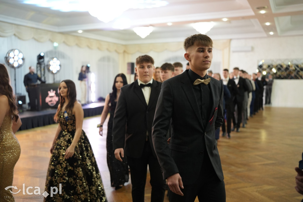 Mundurowa elegancja w Lubinie. Studniówka VII LO