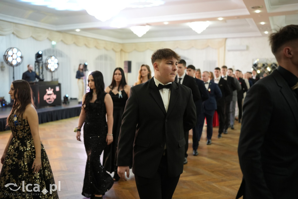 Mundurowa elegancja w Lubinie. Studniówka VII LO