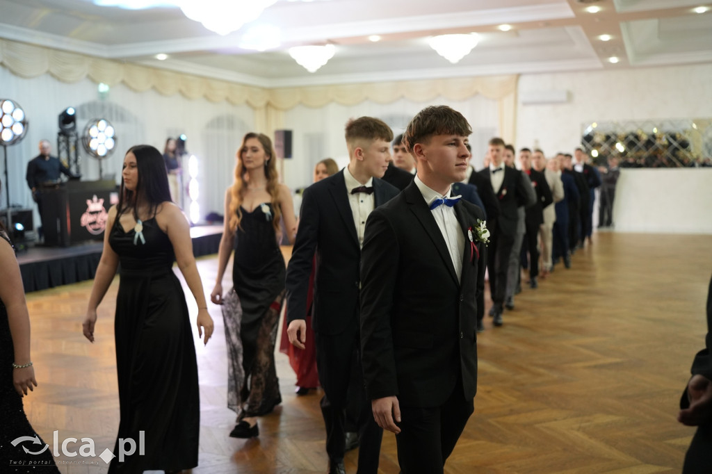 Mundurowa elegancja w Lubinie. Studniówka VII LO