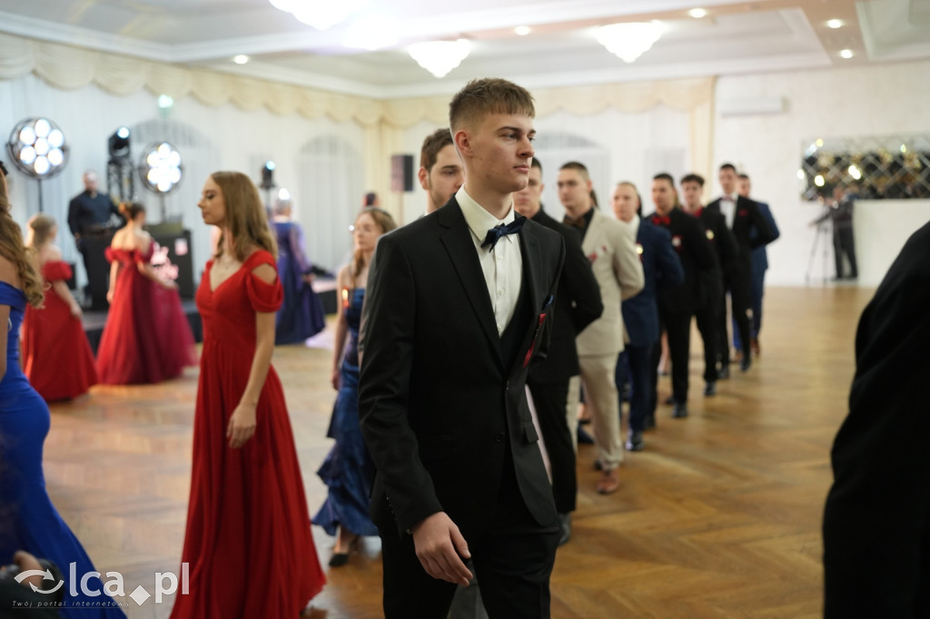 Mundurowa elegancja w Lubinie. Studniówka VII LO