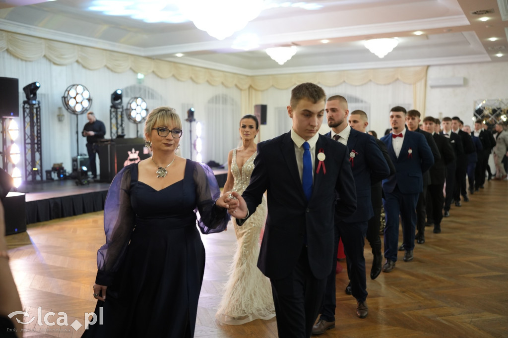 Mundurowa elegancja w Lubinie. Studniówka VII LO