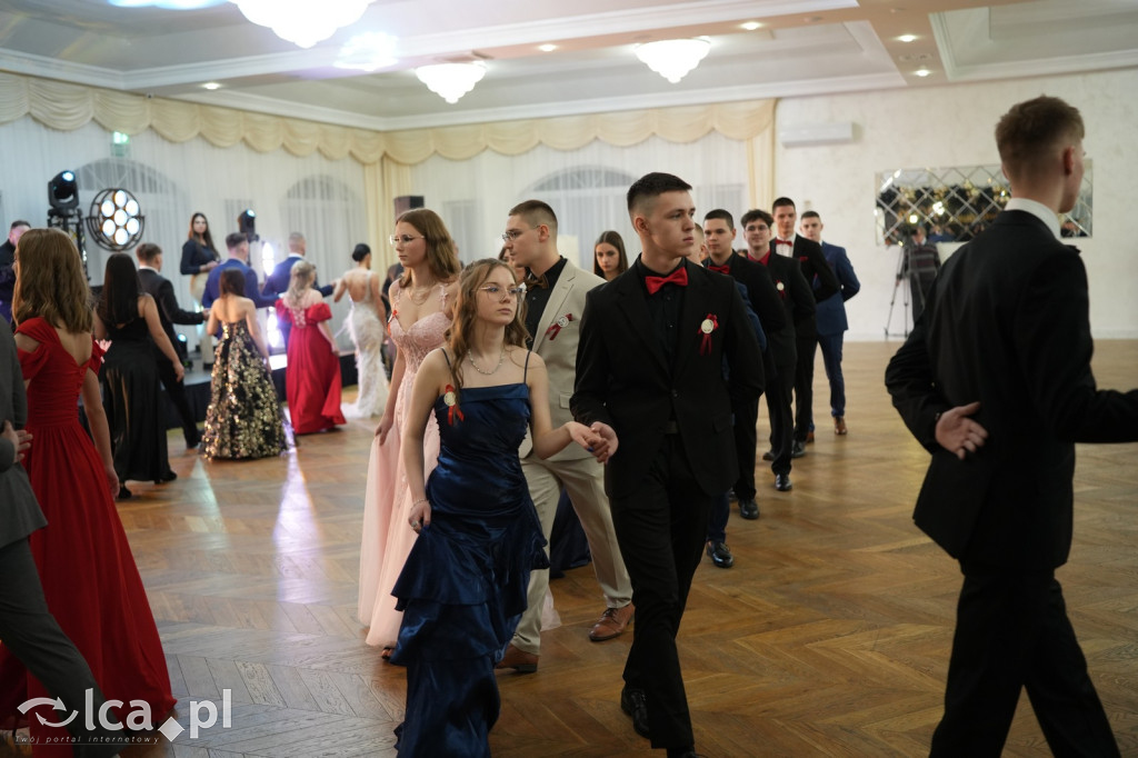 Mundurowa elegancja w Lubinie. Studniówka VII LO