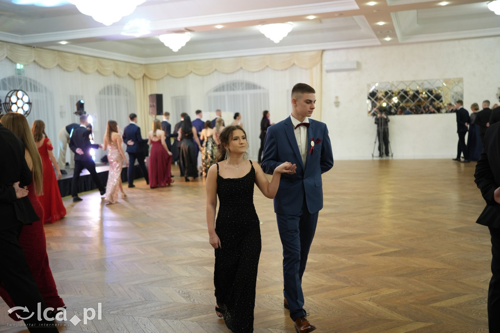 Mundurowa elegancja w Lubinie. Studniówka VII LO