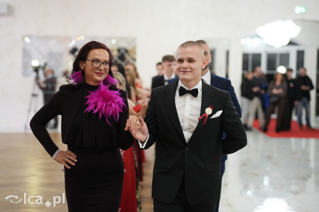 Mundurowa elegancja w Lubinie. Studniówka VII LO