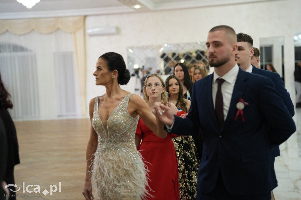 Mundurowa elegancja w Lubinie. Studniówka VII LO