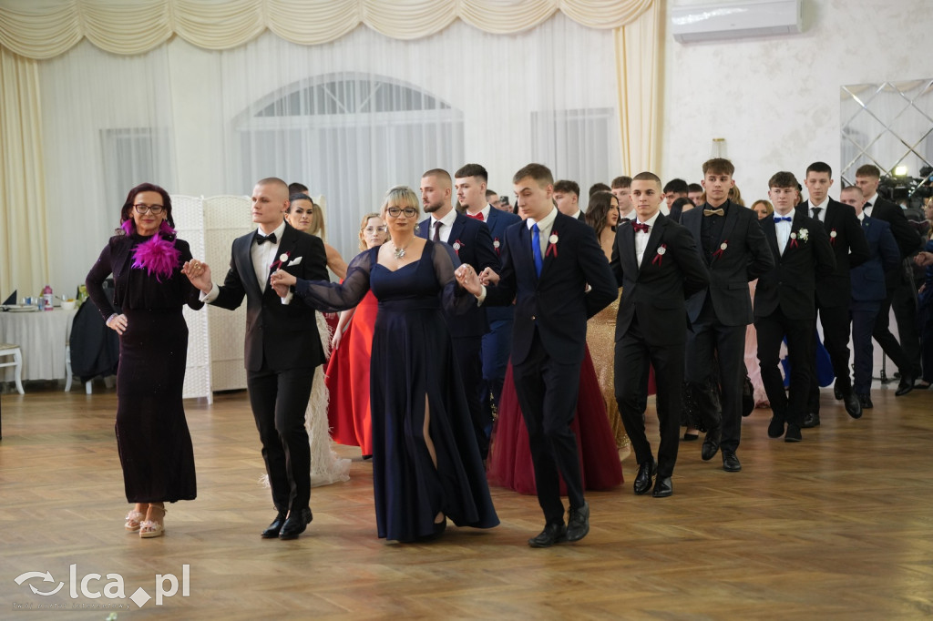 Mundurowa elegancja w Lubinie. Studniówka VII LO