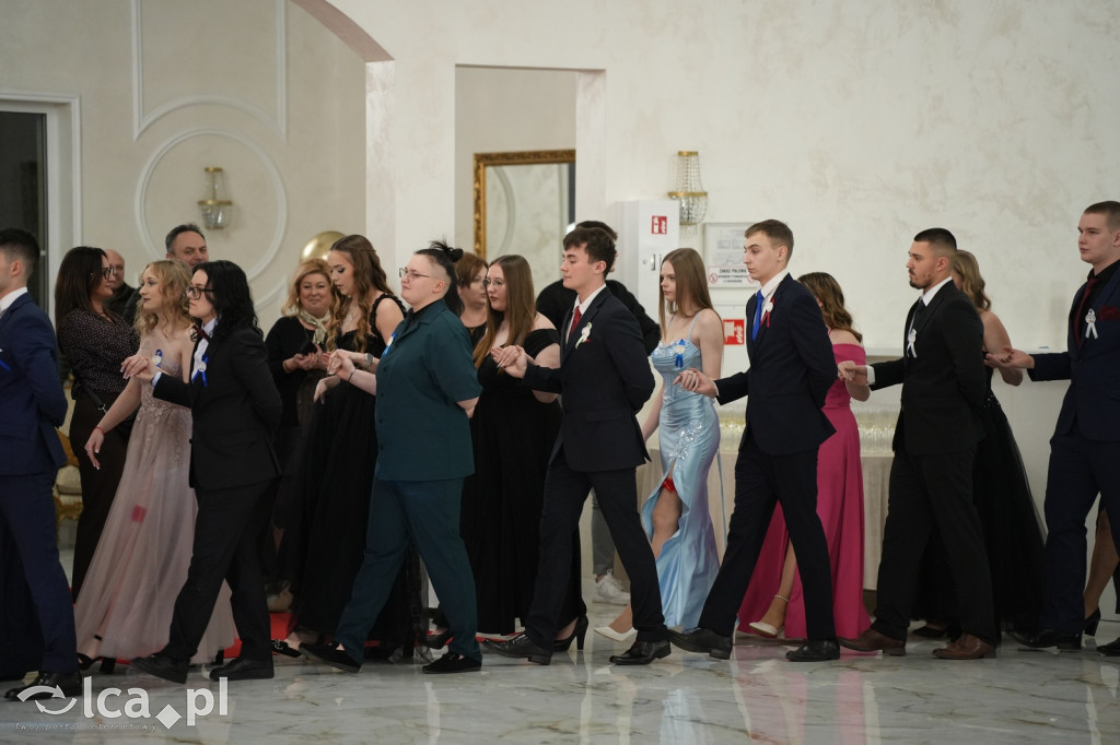 Mundurowa elegancja w Lubinie. Studniówka VII LO