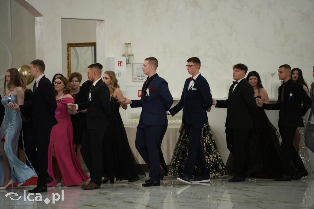 Mundurowa elegancja w Lubinie. Studniówka VII LO