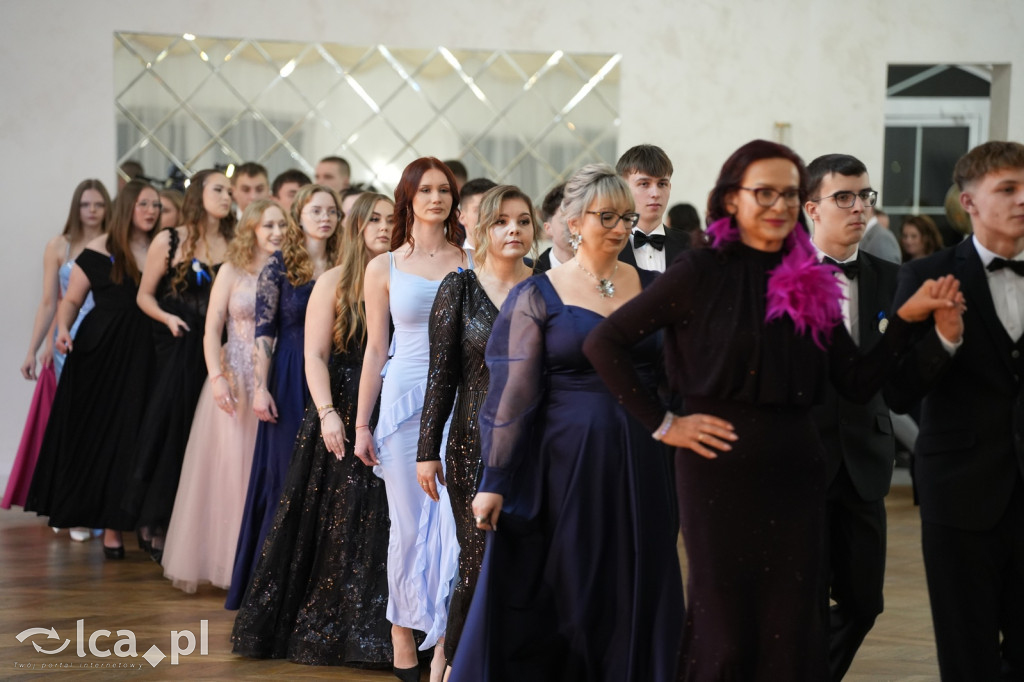 Mundurowa elegancja w Lubinie. Studniówka VII LO