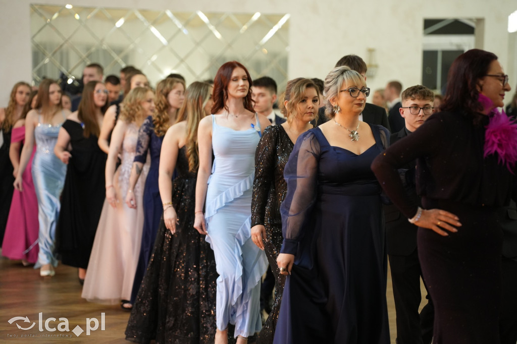 Mundurowa elegancja w Lubinie. Studniówka VII LO