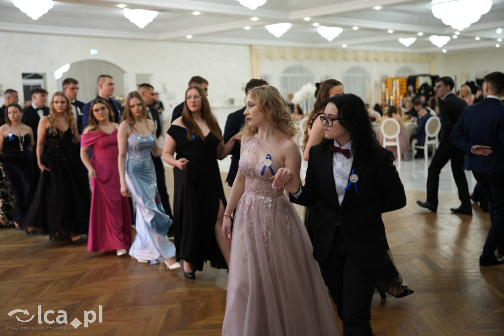 Mundurowa elegancja w Lubinie. Studniówka VII LO