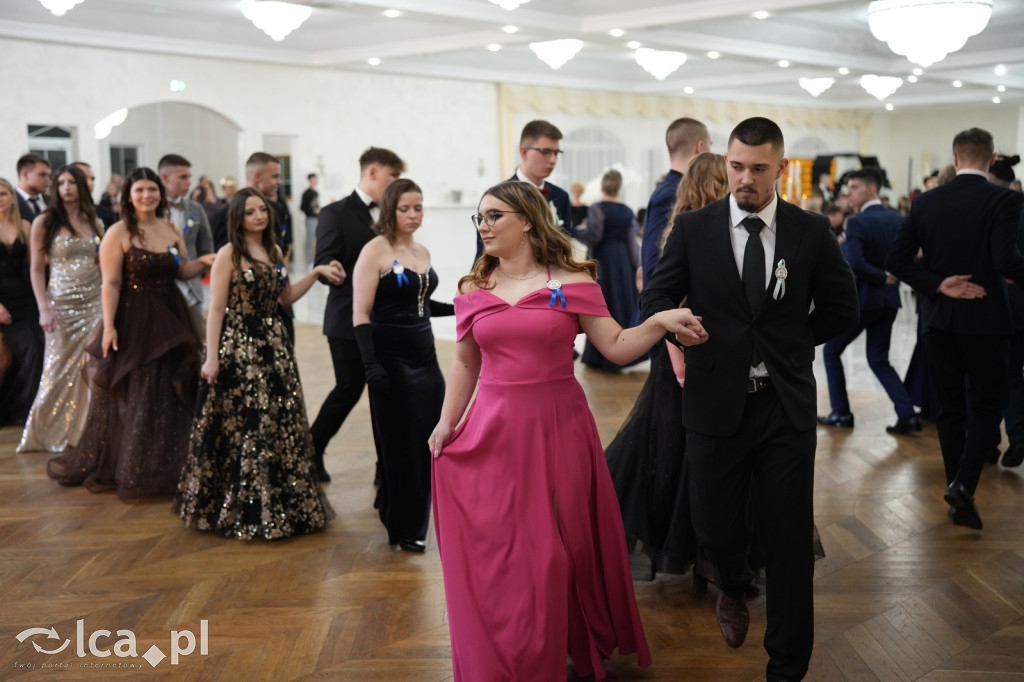 Mundurowa elegancja w Lubinie. Studniówka VII LO