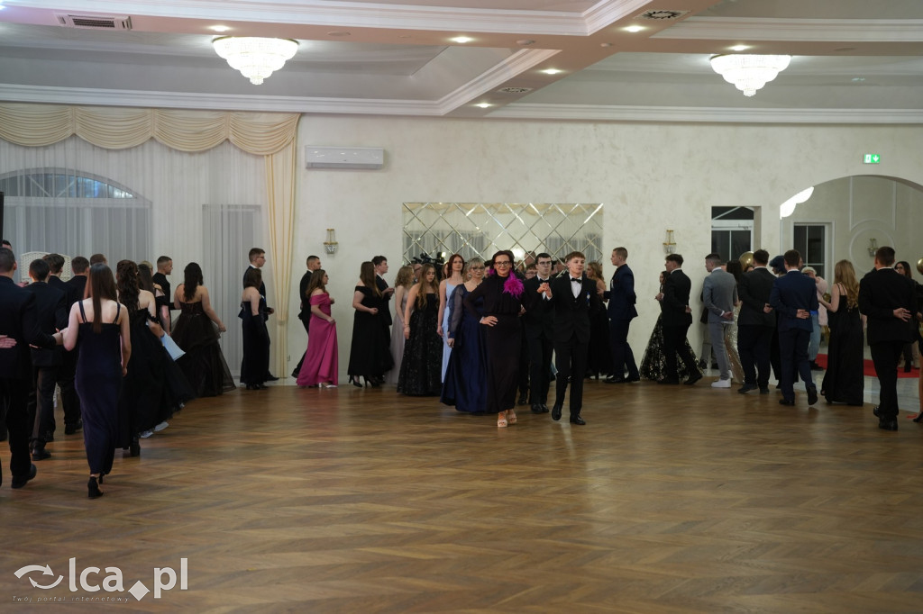 Mundurowa elegancja w Lubinie. Studniówka VII LO