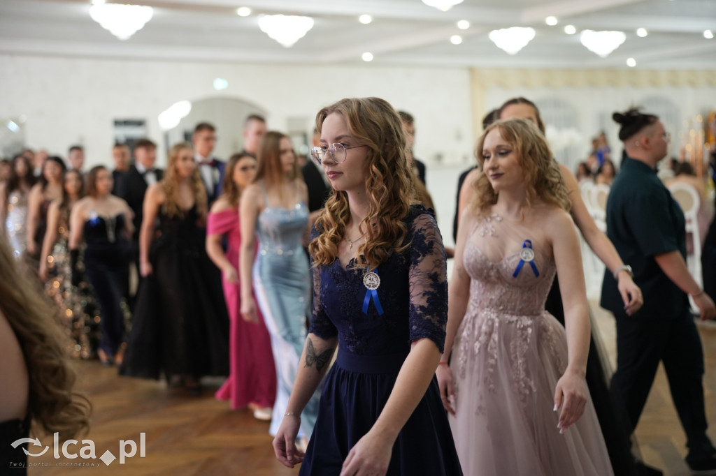 Mundurowa elegancja w Lubinie. Studniówka VII LO